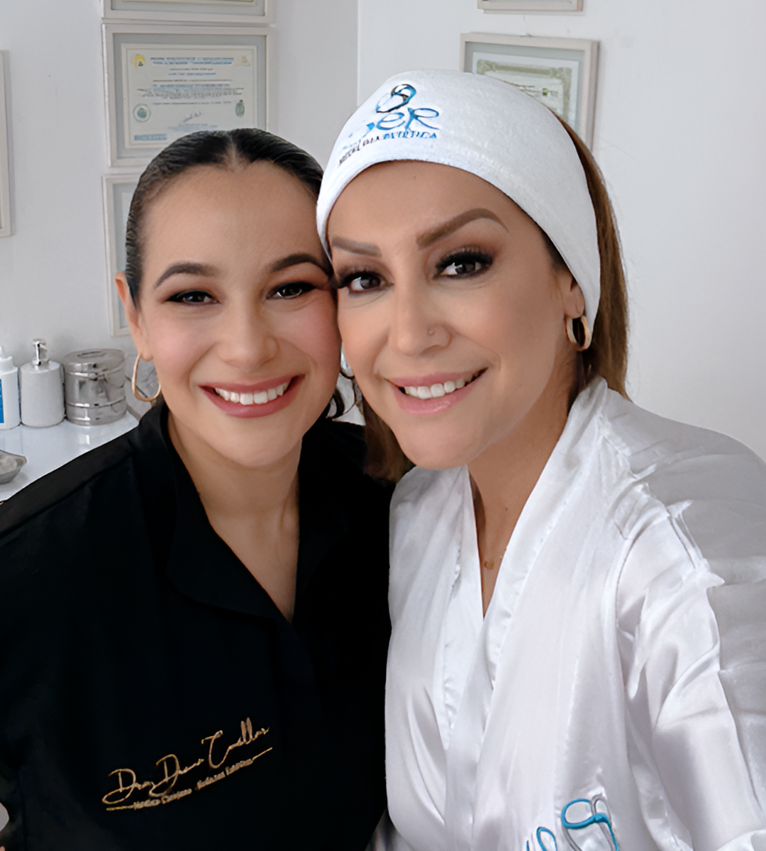 Karla Tarazona junto a la doctora Diana Cuéllar